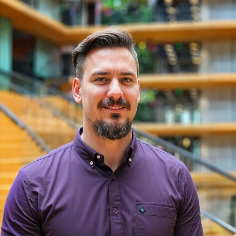 Bojan Savić, portrait photo filed to the case.